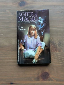 Gift of Magic by Lois Duncan 1971 Paperback Book Pocket Books Vintage - Picture 1 of 3