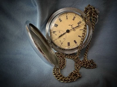 Cadena de reloj de bolsillo mecánico ruso soviético pájaro MOLNIJA vintage reparado Foto 1 de 4