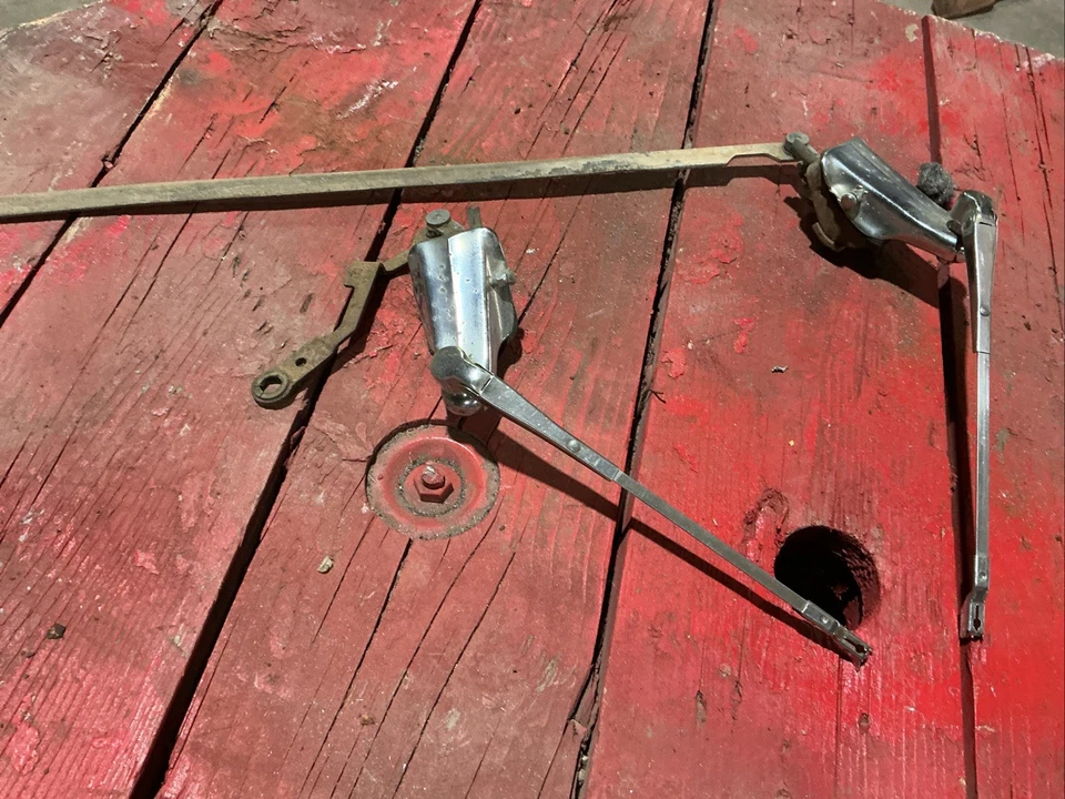 1946 1947 1948 Chevrolet Acessório Lavadora FLEETLINE WIPER TOWERS Original GM - Imagem 1 de 4