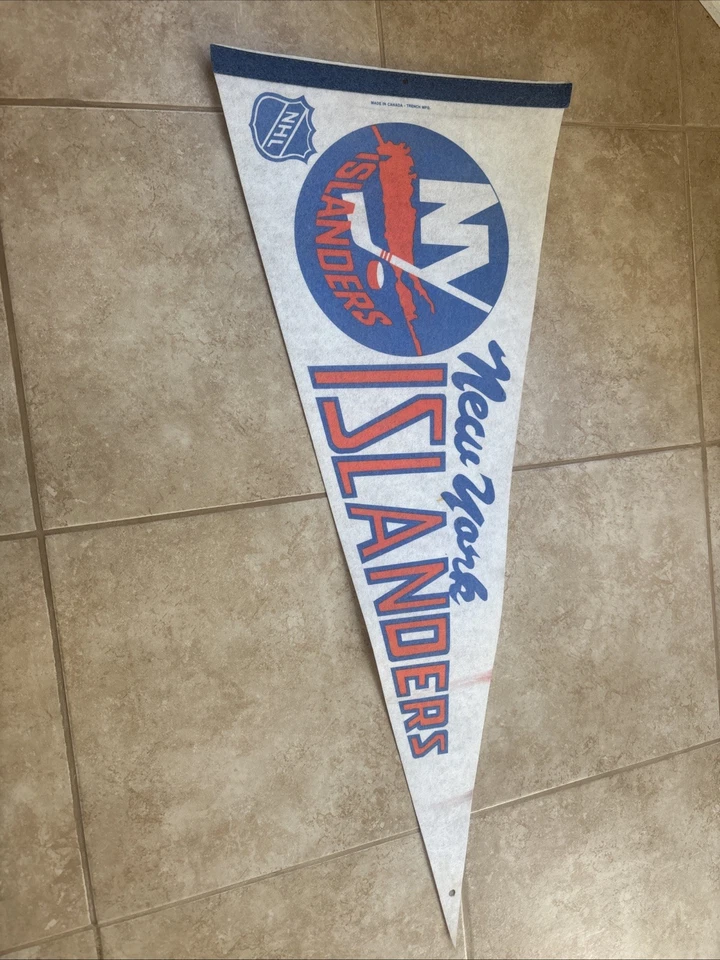 New York Islanders NHL Pennant Flag Vintage Memorabilia - Image 1 of 4
