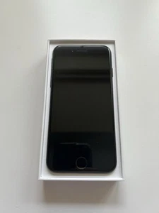 iPhone SE (2020) – 128 GB – Schwarz – guter Zustand – Originalverpackung - Bild 1 von 13
