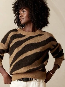 New BANANA REPUBLIC Size Medium Zebra Sweater in New Classic Camel $150 - Picture 1 of 7