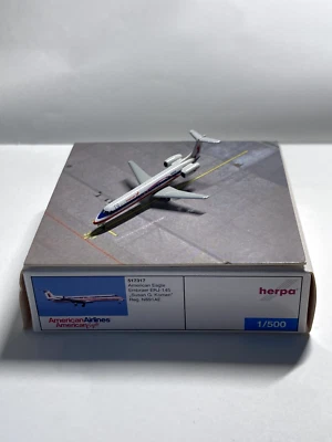 ERJ-145 American Eagle Herpa Wings 1:500 - Immagine 1 di 2