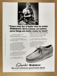 Clarks Wallabee 1982 Zapato maestro zapatero foto vintage impresión anuncio - Imagen 1 de 1