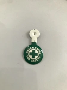 Vintage GREEN CROSS FOR SAFETY Pinback Button Metal Tab Tin Pin - Imagen 1 de 4