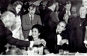 1972 Wire Photo Gov George Wallace Dr John Haberlin at Holy Cross Hospital Event - Picture 1 of 2