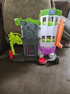 Imaginext DC Crime Alley Joker Bank Play Set - Foto 1 di 7