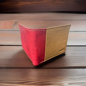 Fossil Logo Embossed Bifold Premium Leather Men's Wallet New/Boxed Red /Tan. - Picture 1 of 8
