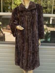 DAMEN SCHÖNER BLAUER IRIS NERZ PELZMANTEL (Gr. 12)  - Bild 1 von 6