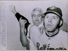 LG786 1971 Wire Photo PAT DOBSON Baltimore Orioles Baseball RALPH SALVON Trainer