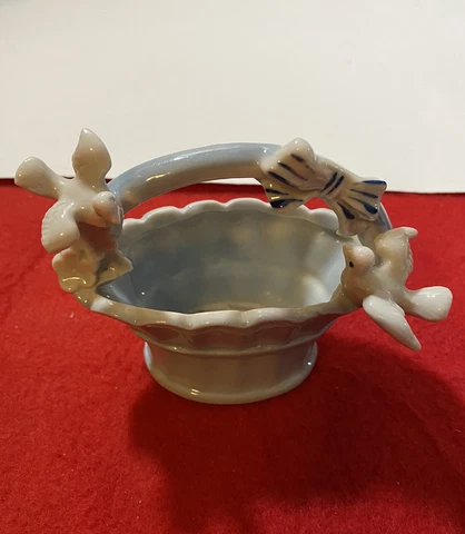 Vintage Miniature POWDER BLUE Basket w BOW & 2 DOVES. Made In Japan Cover