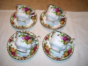 Set of 4 Full Size Royal Albert Old Country Roses Bone China Cups & Saucers - Picture 1 of 3