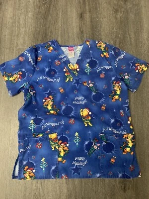 Blusa Médica The Wonderful World Of Disney Happy Holiday Winnie The Pooh Mediana Foto 1 de 4