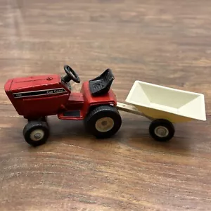 ERTL 1/16 Vintage International 682 Cub Cadet Lawn & Garden Tractor W/Trailer - Picture 1 of 15
