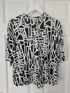 Kin John Lewis Top Blouse Size 14 Black & Ivory Short Sleeves Button Front - Picture 1 of 10