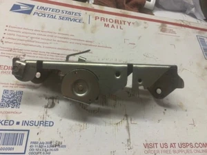 Briggs and Stratton 407777-0268-E1 Control Bracket 592661 OEM #2 - Picture 1 of 4