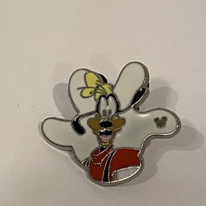 DLR - 2013 Hidden Mickey - White Glove Silhouette - Goofy - Picture 1 of 3