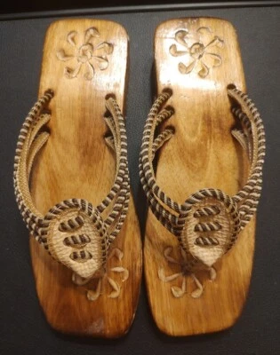 Sandalias chanclas de madera para mujer talladas flores *sin talla, las medidas son de 9,5" Foto 1 de 4
