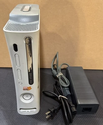 Microsoft Xbox 360 Pro 60GB Console - Matte White | Tiger Woods 2k12 - Image 1 of 4