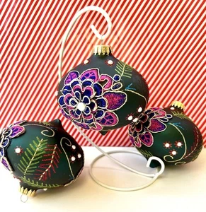 SET OF 3 FOREST GREEN TEARDROP BALL FABRIC FLOWER APPLIQUÉ PEARL GLASS ORNAMENTS - Picture 1 of 14