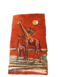 Alfombra pintada a mano en África enmarcable marrón con jirafas 6" x 10" nunca colgada - Imagen 1 de 5