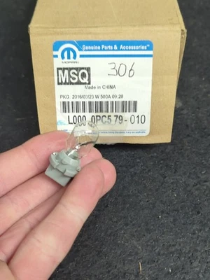 (1) Новая подлинная лампа Mopar L0000PC579 01-08 TOWN & COUNTRY GRAND CARAVAN - Изображение 1 из 4