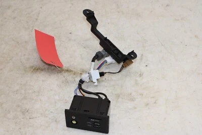 Infiniti Q60 2017-2020 puerto USB/AUX 284H34GA0C OEM GR164 Foto 1 de 4