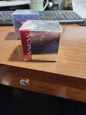 Emulsión de ley nocturna reversalista Avon Anew Foto 1 de 4