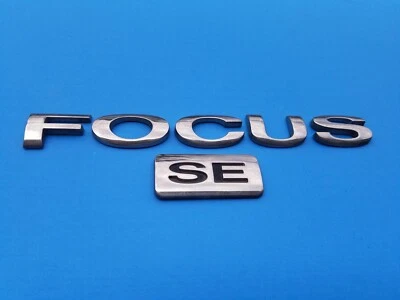 99 00 01 02 03 04 05 06 07 JUEGO INSIGNIA EMBLEMA PUERTA TRASERA FORD FOCUS SE OEM (2002) Foto 1 de 4