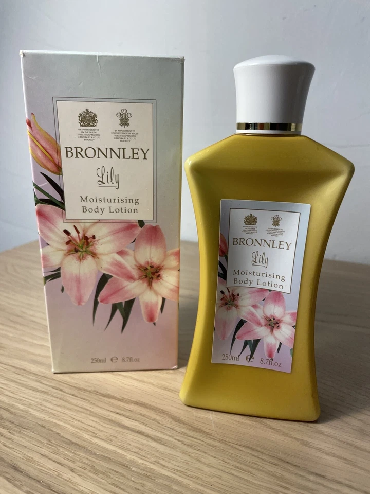Bronnley England Lily Moisturizing Body Lotion NIB Pink/Blue 250ml vtg htf - Image 1 of 3