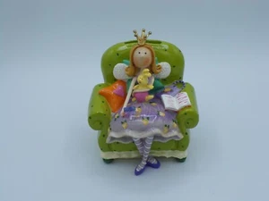 Gutenachtgeschichte Fee Prinzessin Münzbank auf sperrigem gepunktetem Stofftierstuhl - Bild 1 von 4