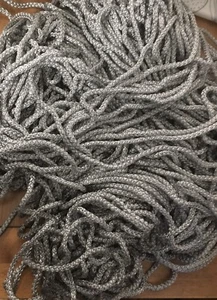 Bolsa de regalo de calidad brillante de 6 mm con mango de cable de 1 metro gris plata - Imagen 1 de 2