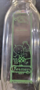 BATTENKILL VALLEY CREAMERY GLASS MILK BOTTLE 473 ML GREEN PAINT LITTLE GIRL - Picture 1 of 7