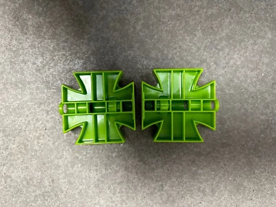 Pedales cruzados verdes de repuesto para el triciclo Big Wheel original de 16" con arandelas Foto 1 de 3