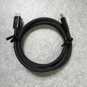 Apple Thunderbolt 4 1.8m Cable USB-C MacBook iPad iMac Sealed Original - Zdjęcie 1 z 1