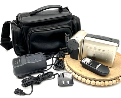 Sharp ViewCam VL-E780 Hi-fi Video8 8mm Camcorder W/Charger, Remote - Image 1 of 4