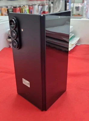 Samsung Galaxy Z Fold 7-16GB RAM- 1 TB-Jet Black -UNlocked-UK Model (Excellent) - Image 1 of 4