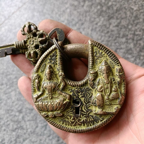 Vintage Bronze Lock Key Ancient Chinese Old Lock 2*Key Ganesha Can Be Use 1 Cover