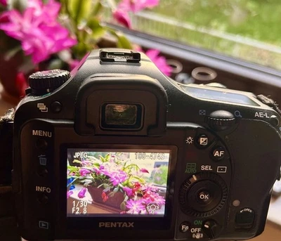 PENTAX K10 DSLR 10,2 MP digitale Spiegelreflexkamera / Pentax Standard Objektiv  - Bild 1 von 4