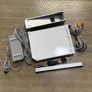 Console Nintendo Wii RVL-001 Gamecube compatibile bianca cavi e sensore senza telecomando - Foto 1 di 10
