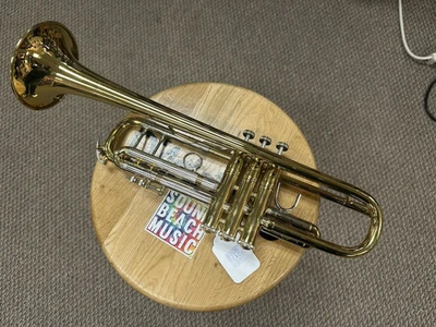 Trompeta Bach Stradivarius Modelo 43 Profesional Bb con Estuche Foto 1 de 4