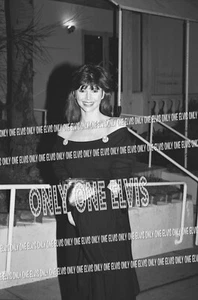1987 Sexy Actress VICTORIA PRINCIPAL (PHOTO) SPAGO'S in HOLLYWOOD 02 - Picture 1 of 1