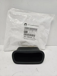 2011-2022 Jeep Grand Cherokee Rear Decklid Pull Cup OEM 5108064AA - Foto 1 di 4