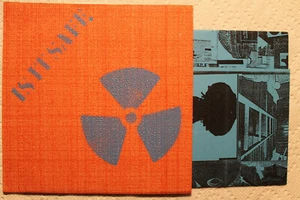 R.T.C. / De Fabriek - Is It Safe German #250 De Fabriek 7" wall paper sleeve - Imagen 1 de 2