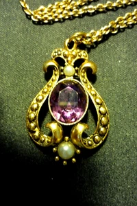 Vintage Halskette Avon lila Kunstperlen Anhänger goldfarbene Kette 24 Zoll - Bild 1 von 3