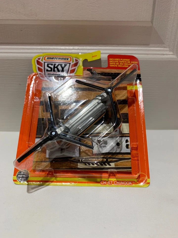 2022 Matchbox Skybusters CH-47 Chinook 16/33 - Image 1 of 1
