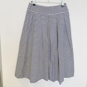 Review Skirt Size 8 White Navy Striped Midi Zipper Pleated Rockabilly Vintage - Picture 1 of 8