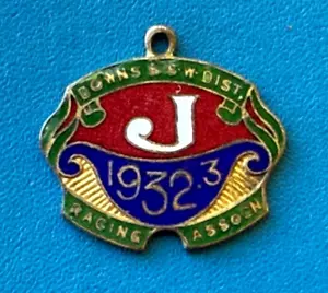 1932-33 Downs & S.W. District Racing Association Jockey Badge No. 37 - Picture 1 of 2
