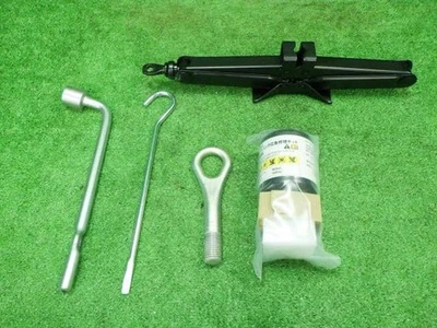 Kit de herramientas DAIHATSU Mira e-s 2019 5BA-LA360S [usado] [PA104961433] Foto 1 de 3