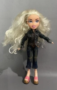 Bratz Cloe Doll Long Blonde Curly Hair 2010 MGA - Picture 1 of 8